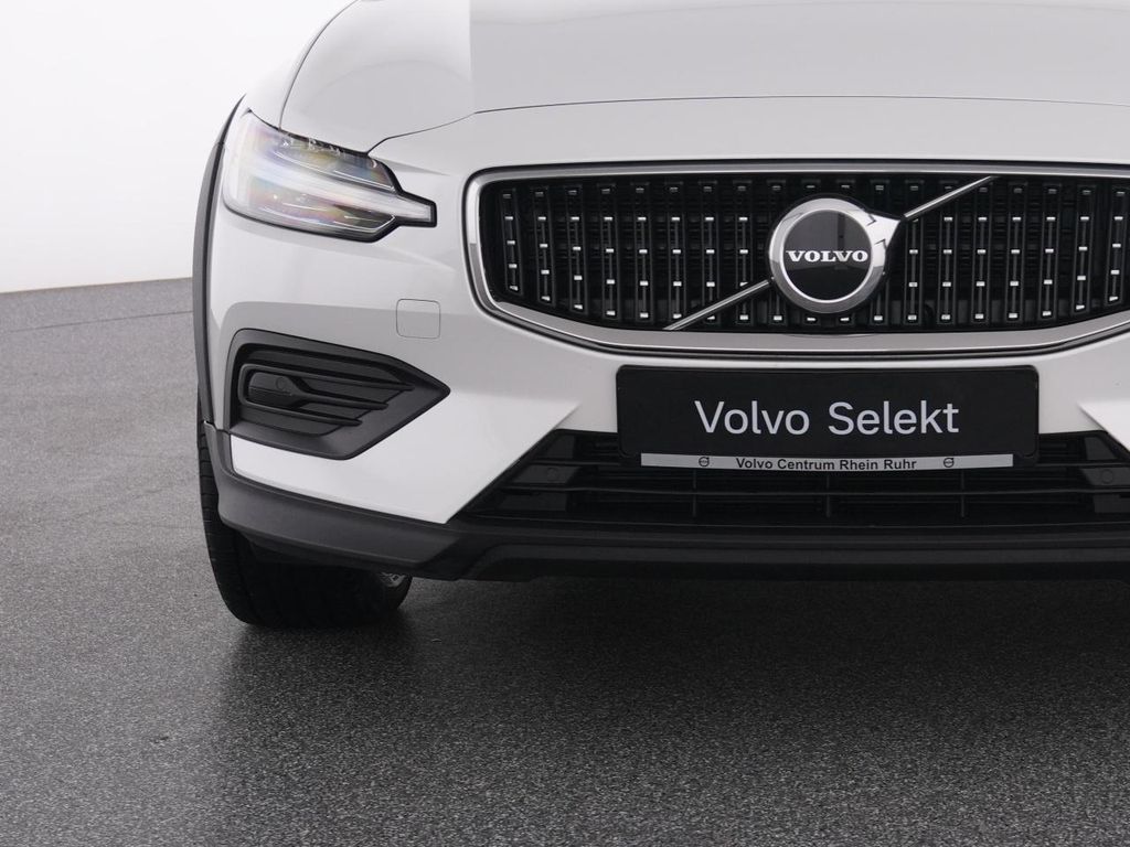 Volvo V60 Cross Country 2023