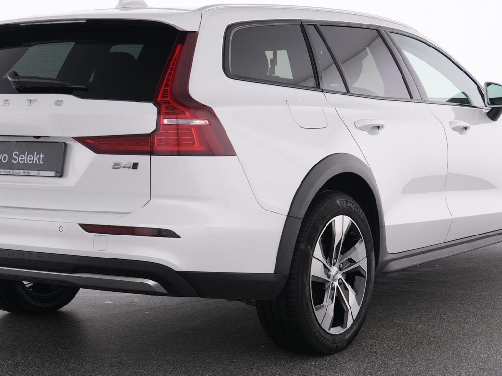Volvo V60 Cross Country 2023