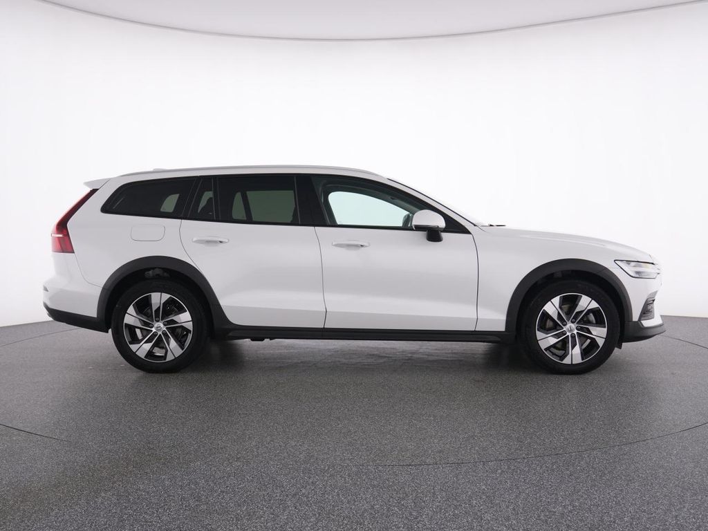 Volvo V60 Cross Country 2023