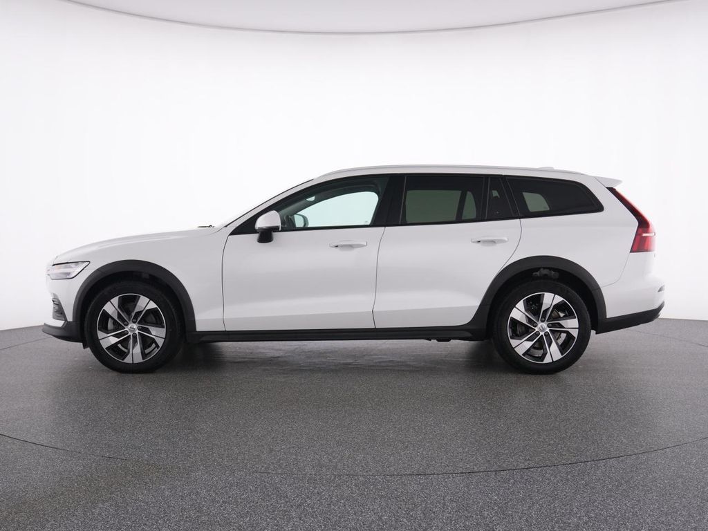 Volvo V60 Cross Country 2023