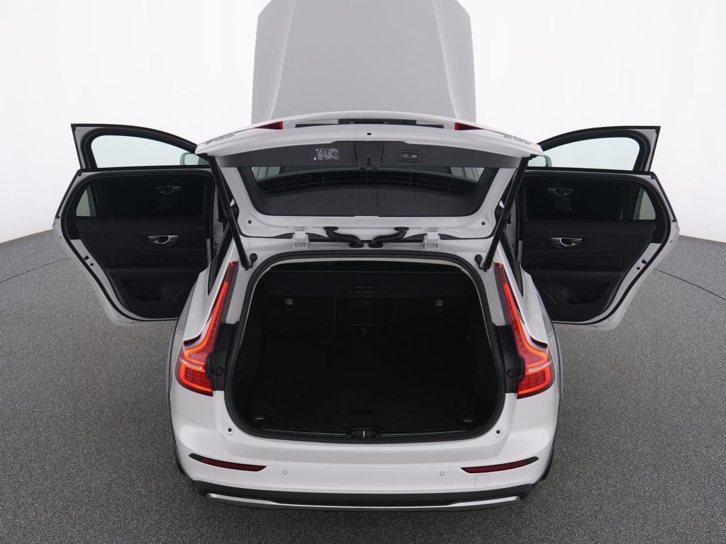 Volvo V60 Cross Country 2023