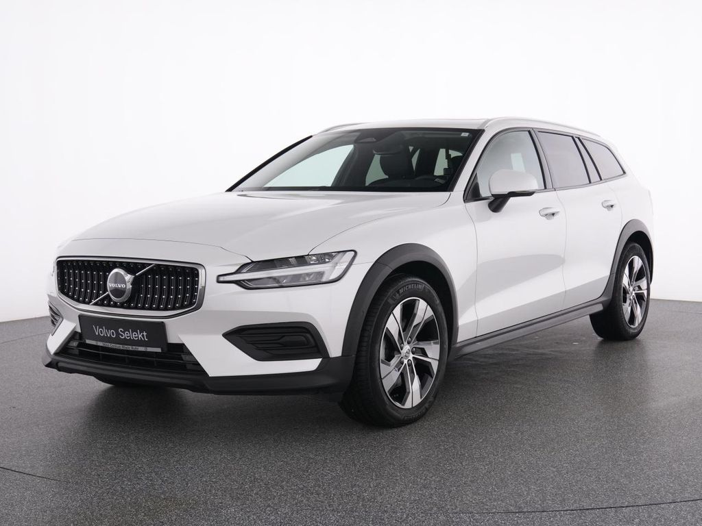 Volvo V60 Cross Country 2023