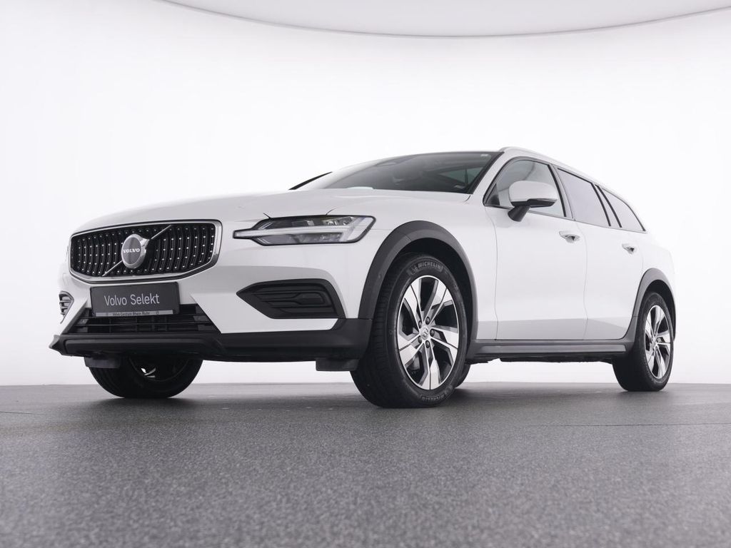 Volvo V60 Cross Country 2023