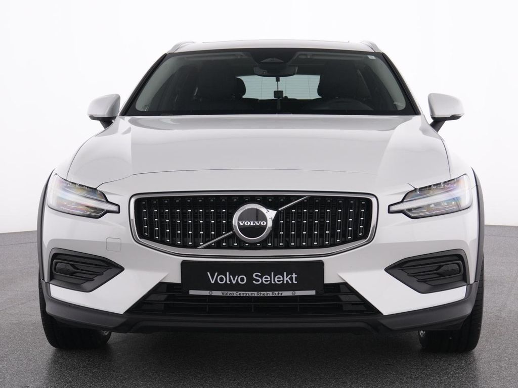 Volvo V60 Cross Country 2023