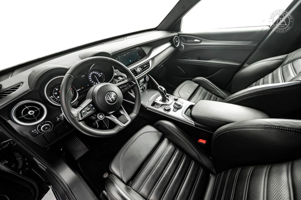 Alfa Romeo Stelvio 2023
