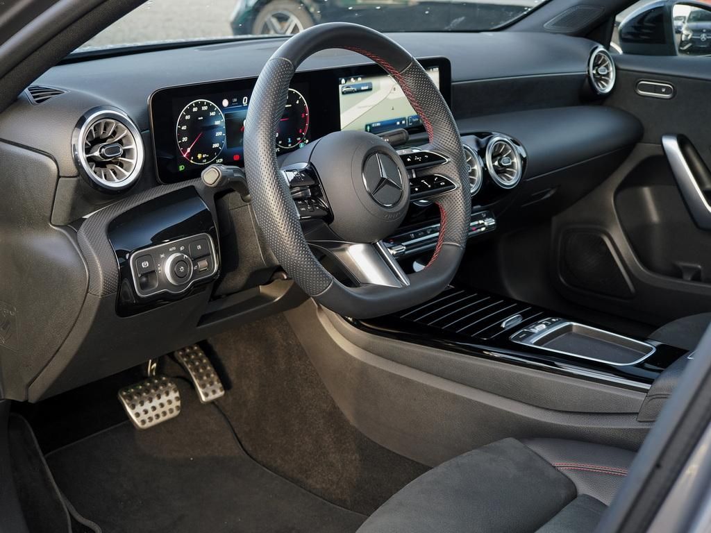 Mercedes-Benz A 220 2025