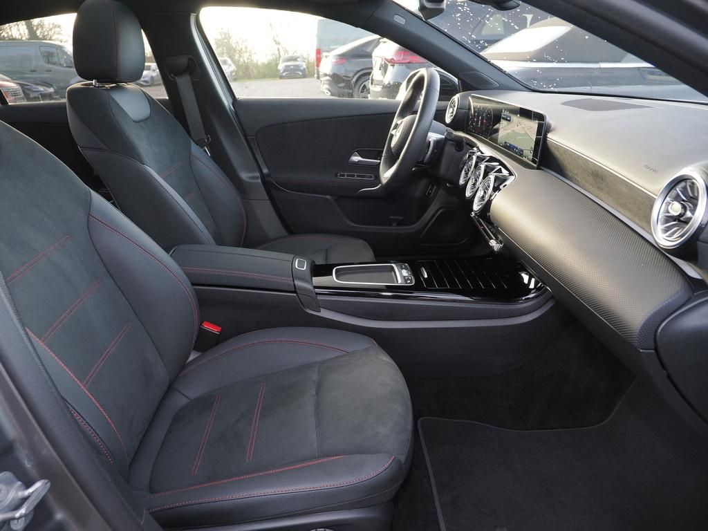 Mercedes-Benz A 220 2025