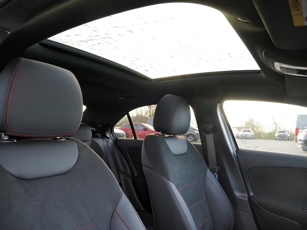 Mercedes-Benz A 220 2025