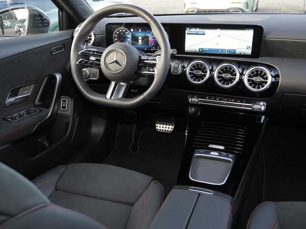 Mercedes-Benz A 220 2025