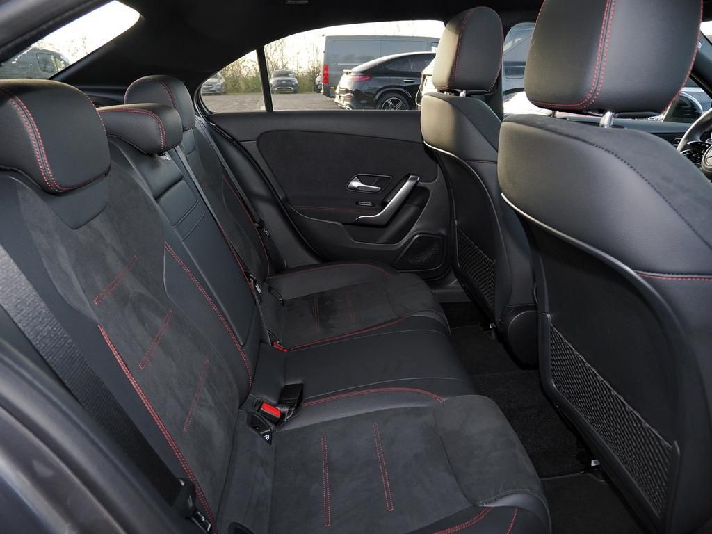 Mercedes-Benz A 220 2025