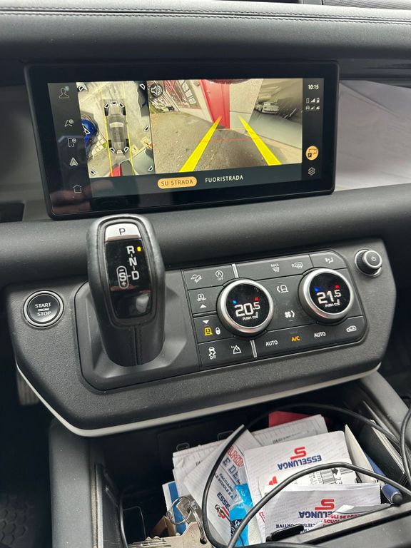 Land Rover Defender 2023