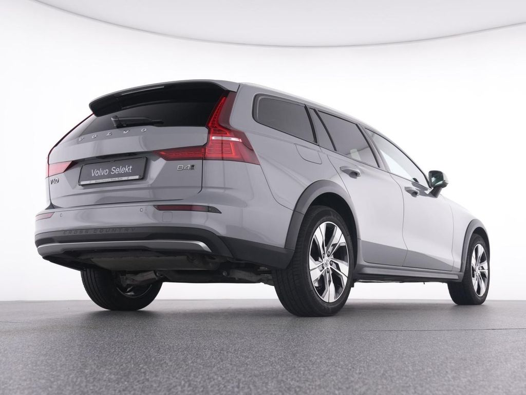 Volvo V60 Cross Country 2023