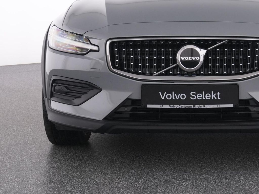 Volvo V60 Cross Country 2023