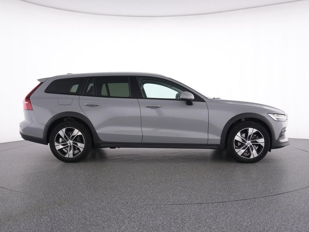 Volvo V60 Cross Country 2023