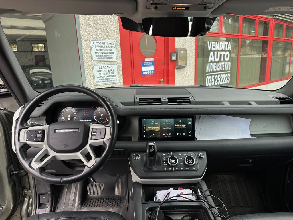 Land Rover Defender 2023