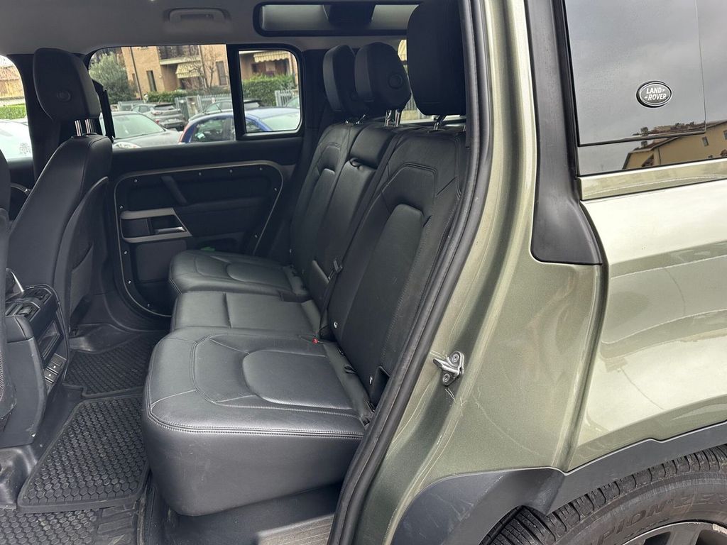 Land Rover Defender 2023