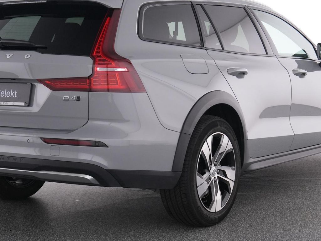 Volvo V60 Cross Country 2023