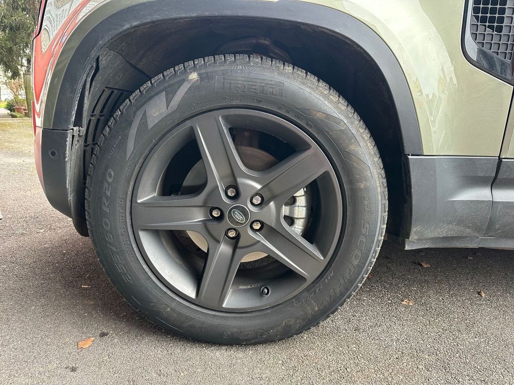 Land Rover Defender 2023