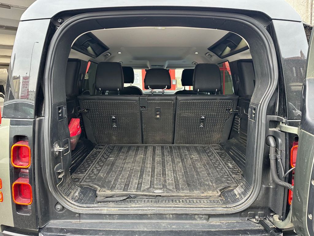 Land Rover Defender 2023