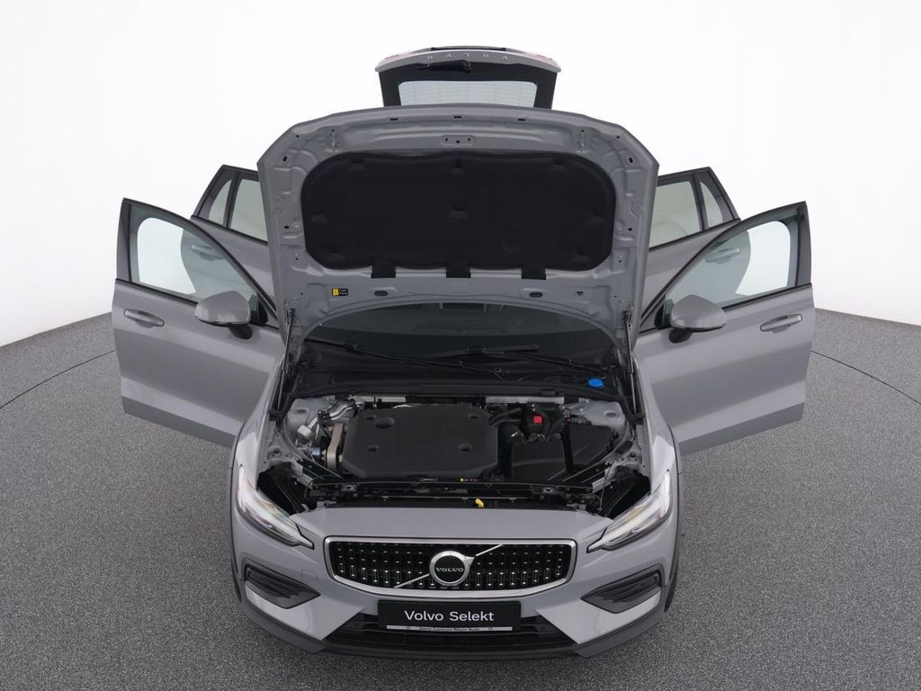Volvo V60 Cross Country 2023