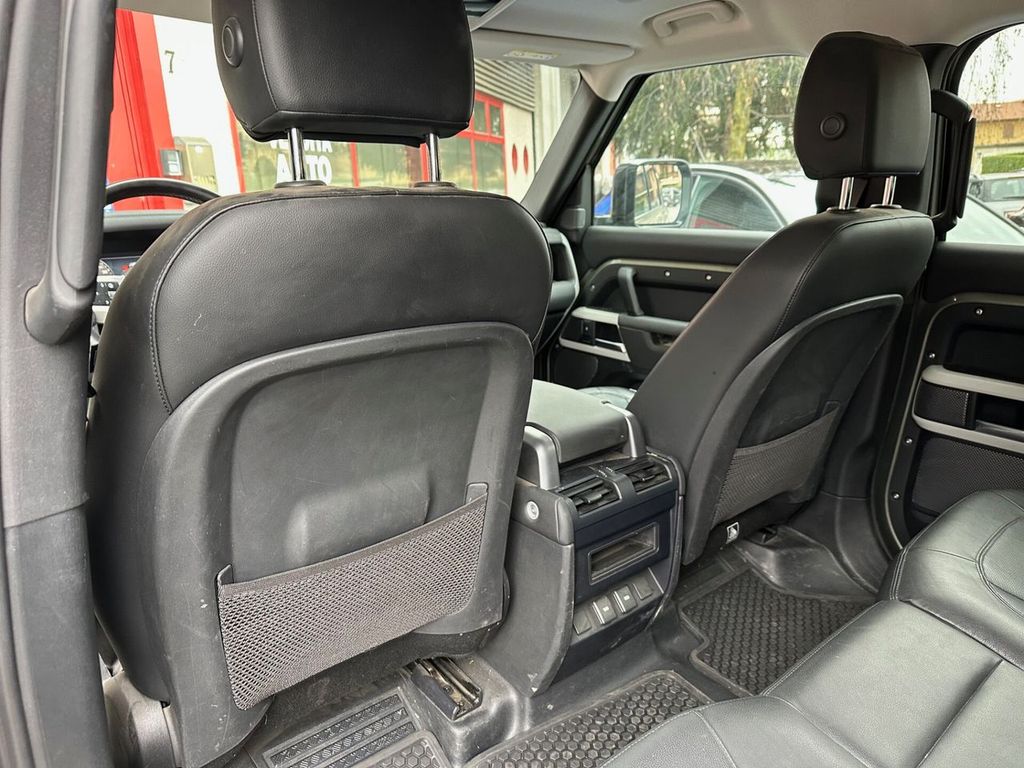 Land Rover Defender 2023