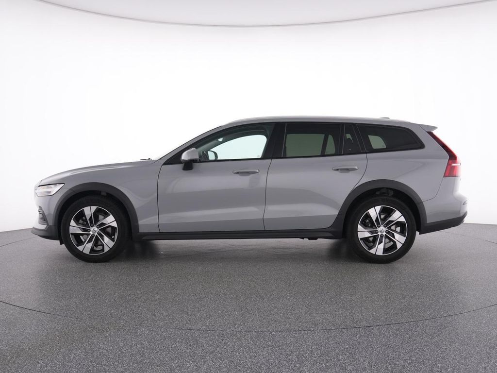 Volvo V60 Cross Country 2023