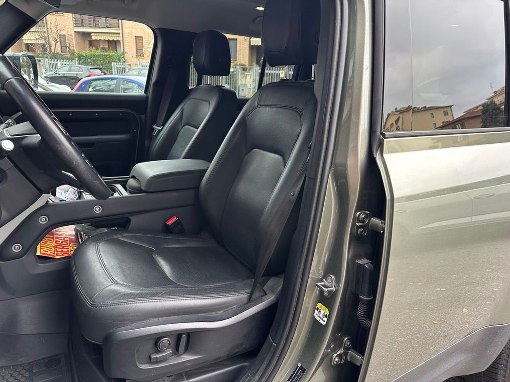 Land Rover Defender 2023