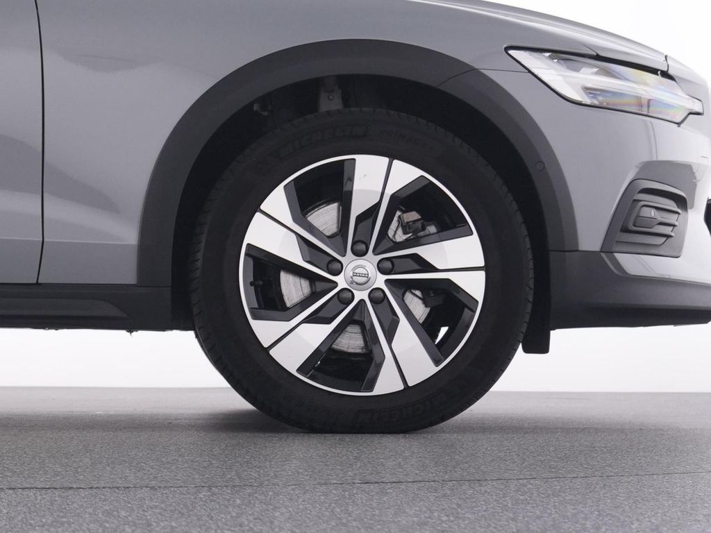 Volvo V60 Cross Country 2023