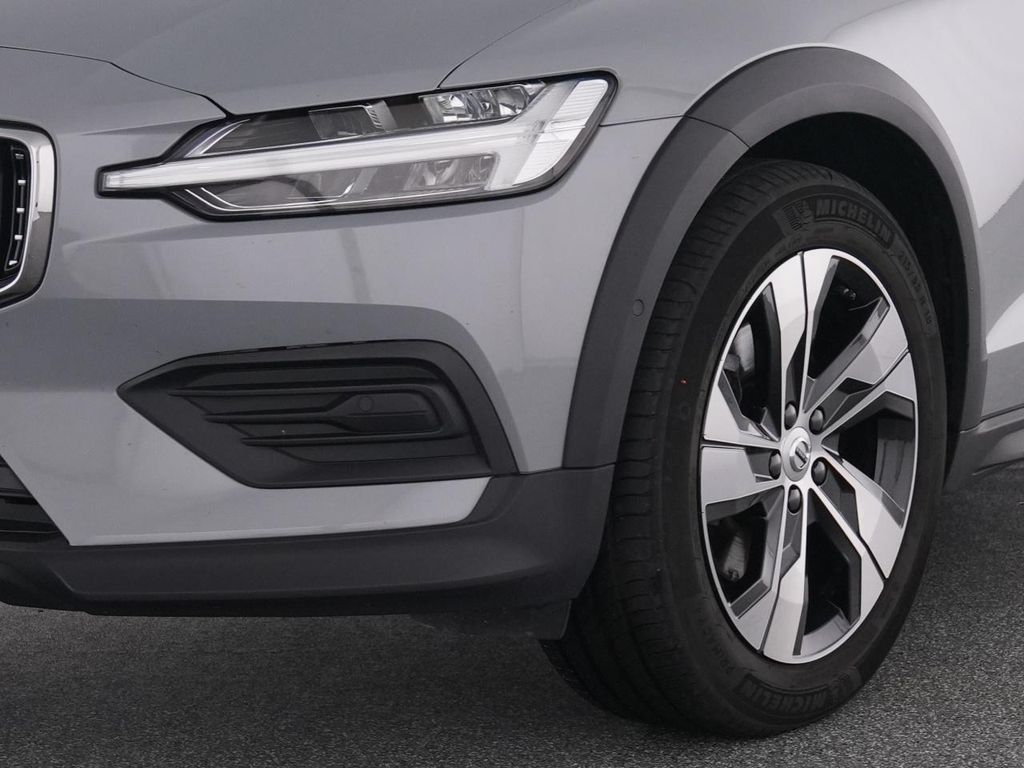 Volvo V60 Cross Country 2023