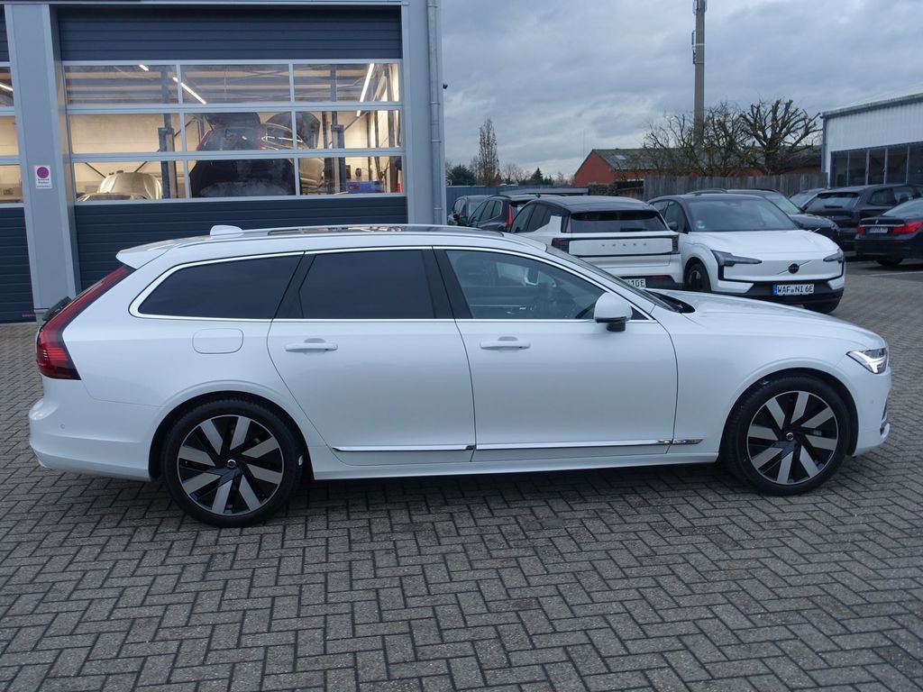 Volvo V90 2025