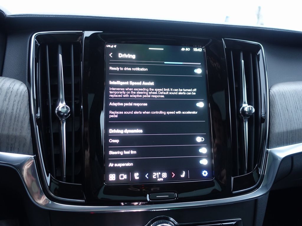 Volvo V90 2025