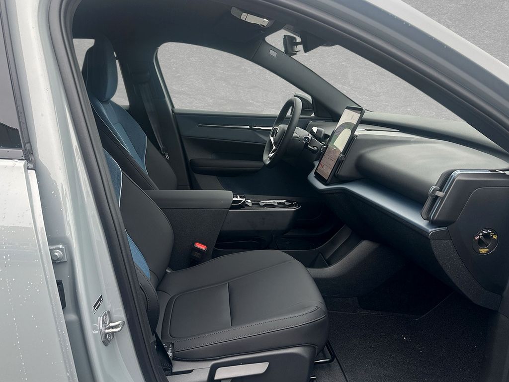 Volvo EX30 2025