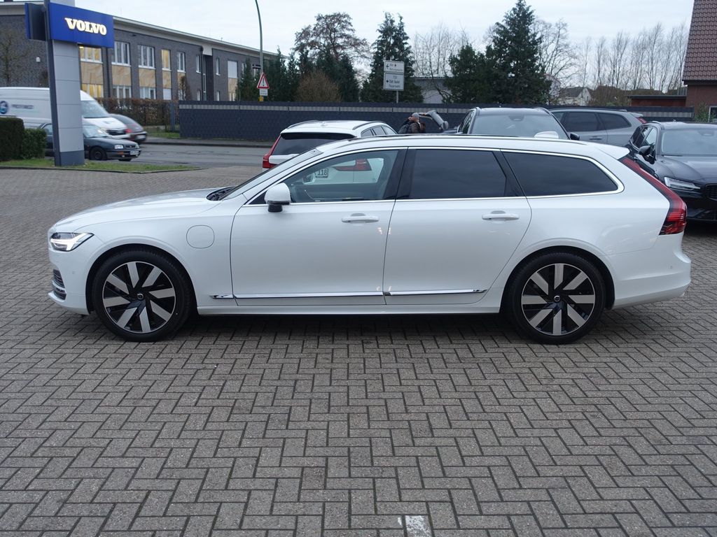 Volvo V90 2025