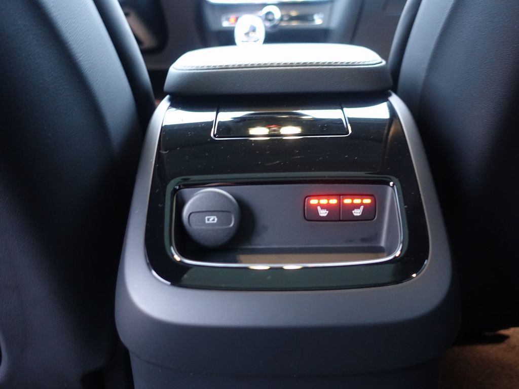 Volvo V90 2025