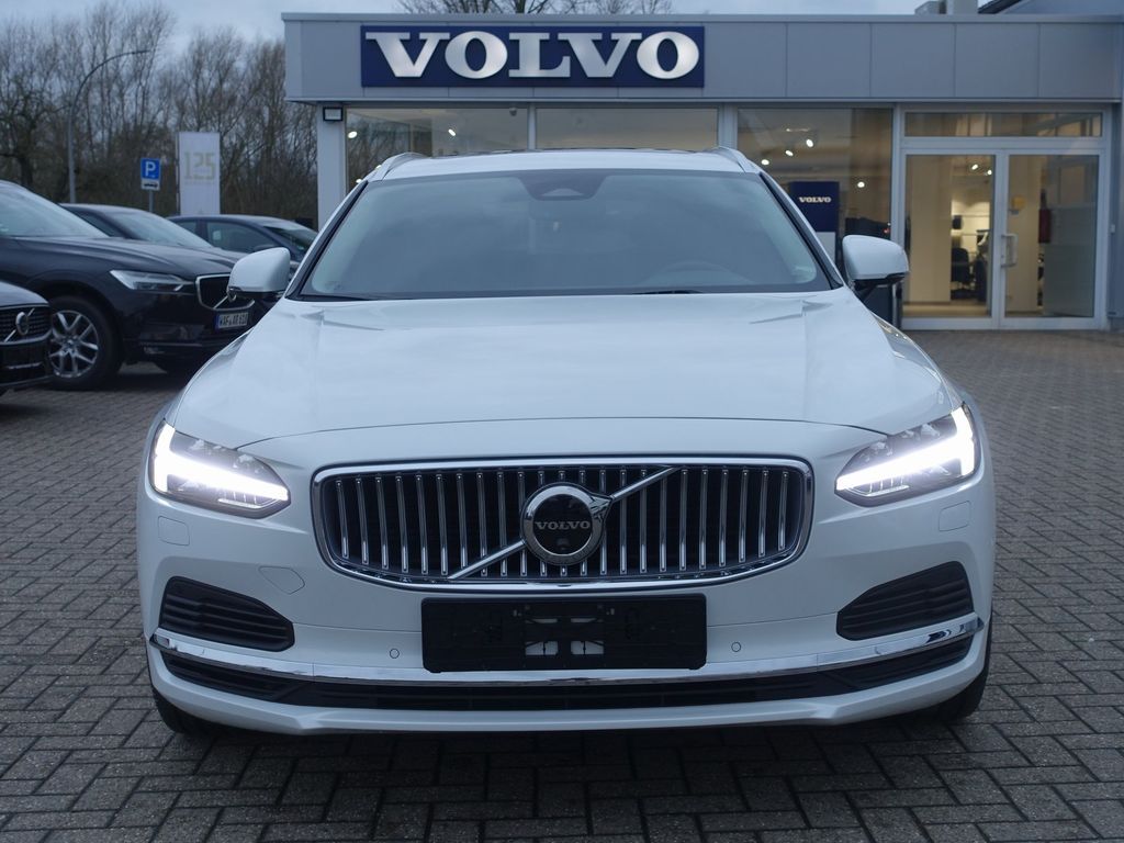 Volvo V90 2025
