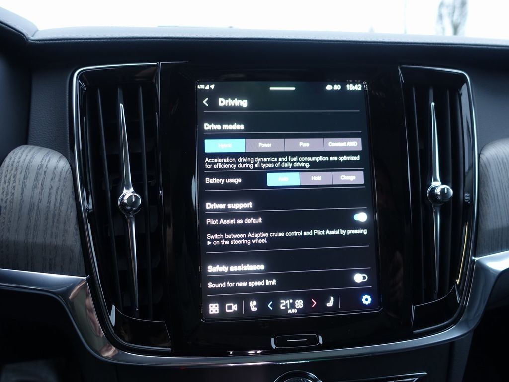 Volvo V90 2025