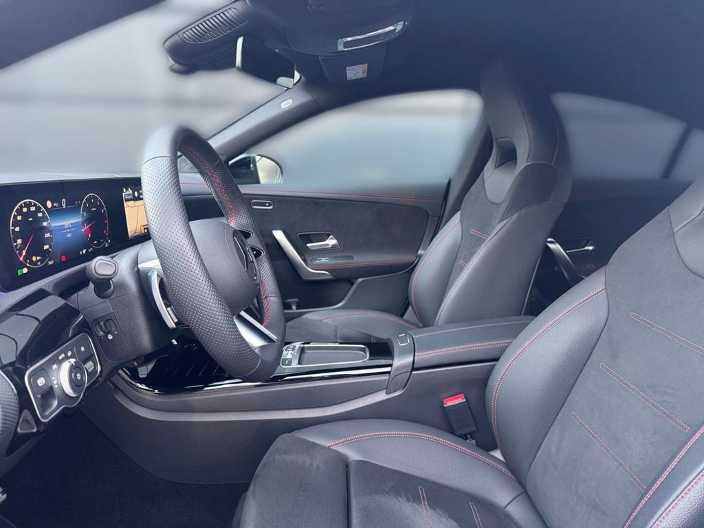 Mercedes-Benz CLA 200 2024