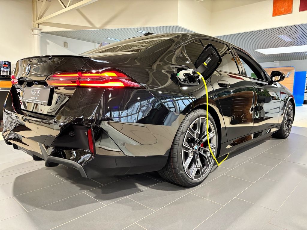 BMW i5
