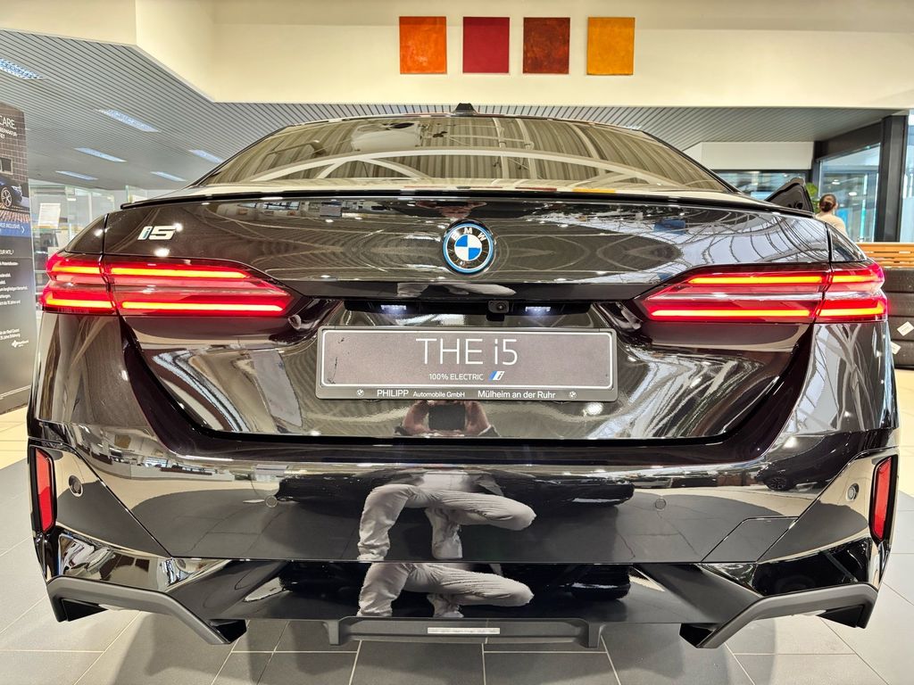BMW i5