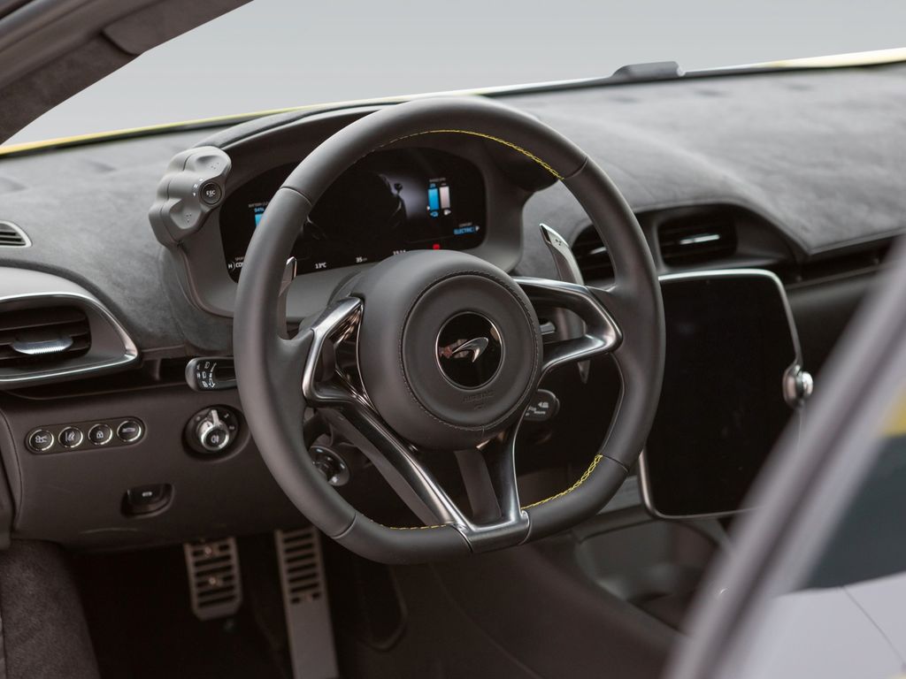 McLaren Artura 2024
