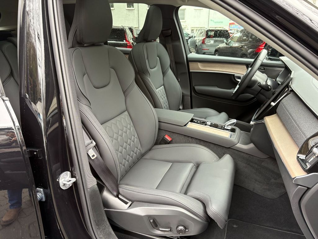 Volvo XC90 2025