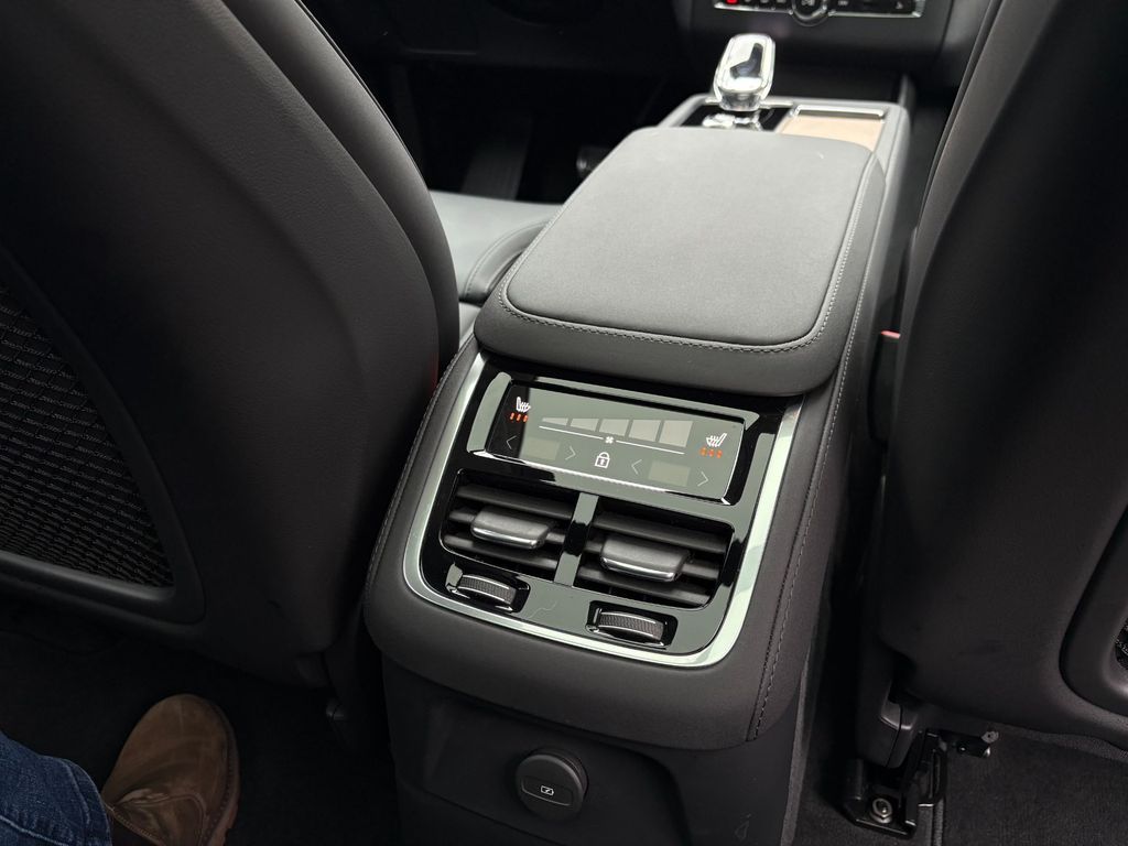 Volvo XC90 2025