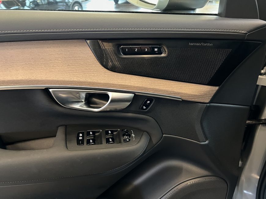 Volvo XC90 2025