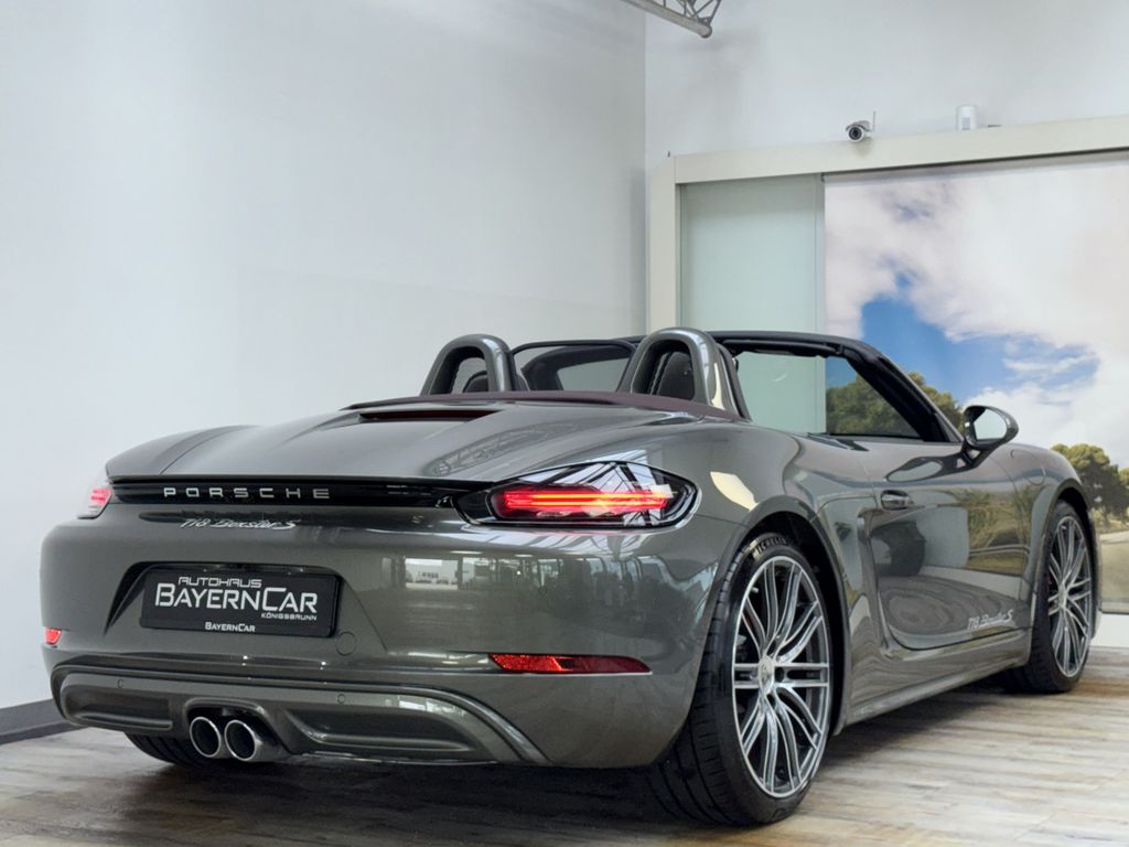 Porsche Boxster 2025