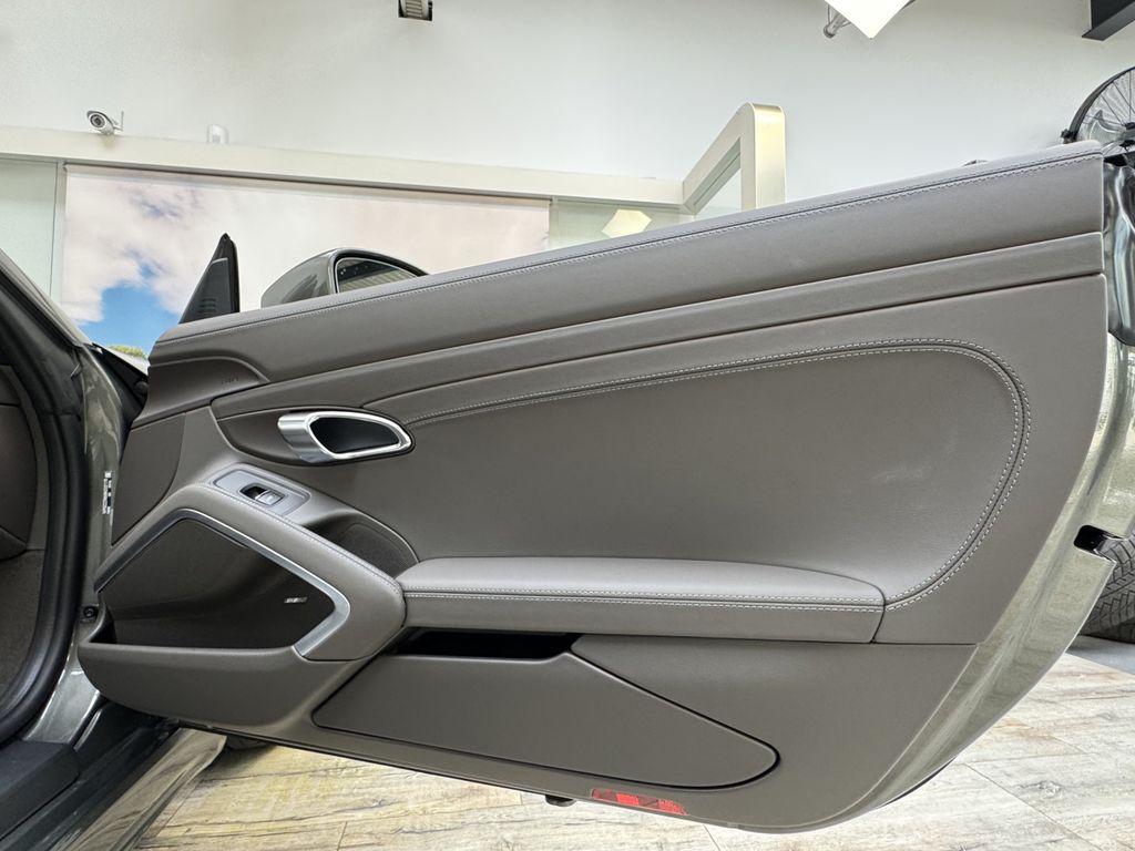 Porsche Boxster 2025