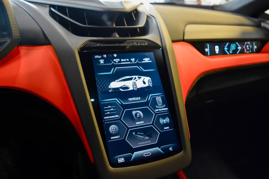 Lamborghini Revuelto 2026