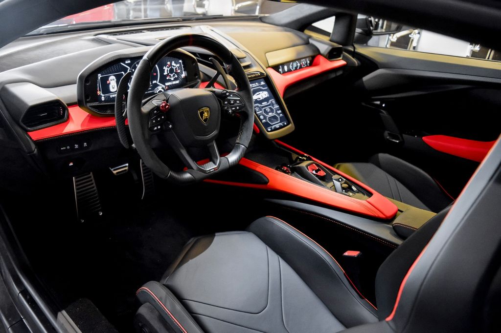 Lamborghini Revuelto 2026