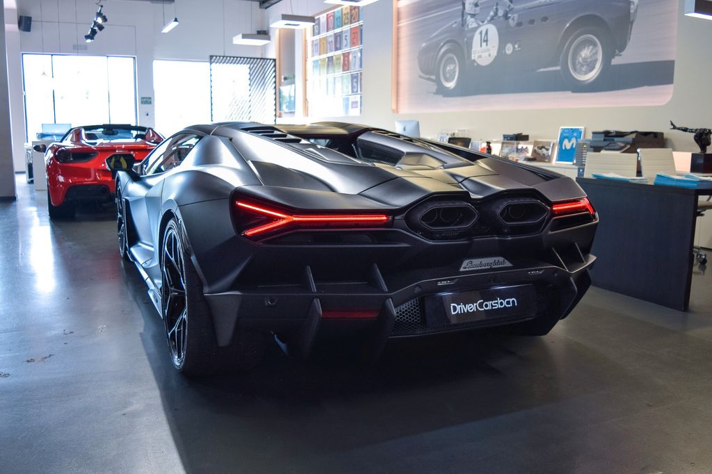 Lamborghini Revuelto 2026