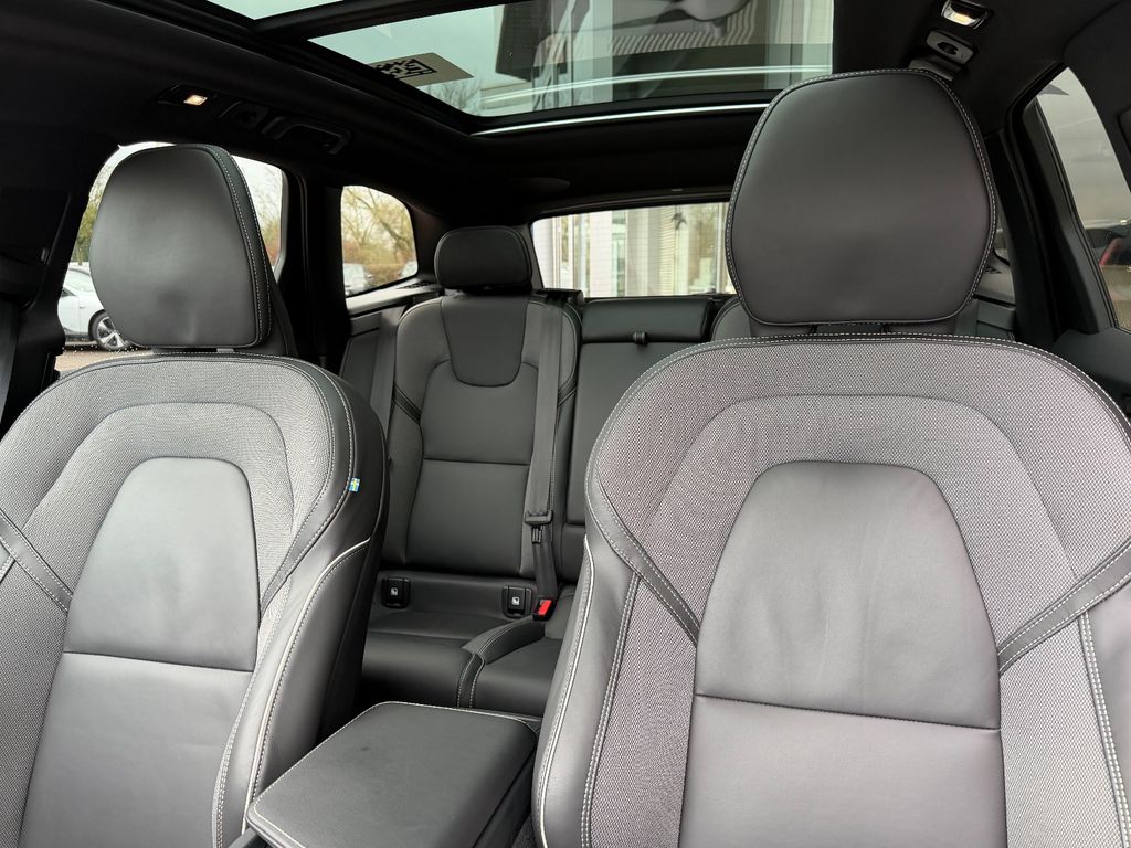 Volvo XC60 2025