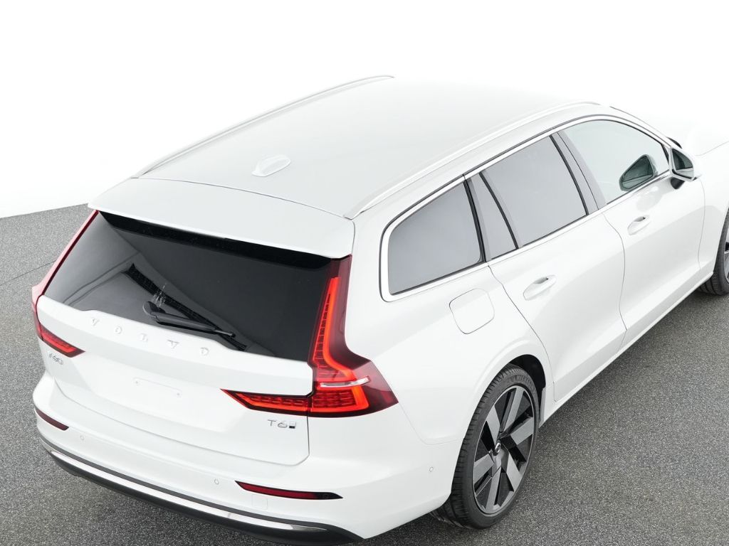 Volvo V60 2025